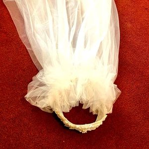 Ladies, beautiful Vintage, long beaded wedding veil